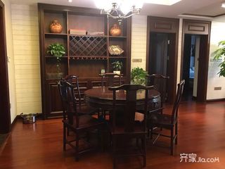 中式三居室装修餐厅壁柜图片