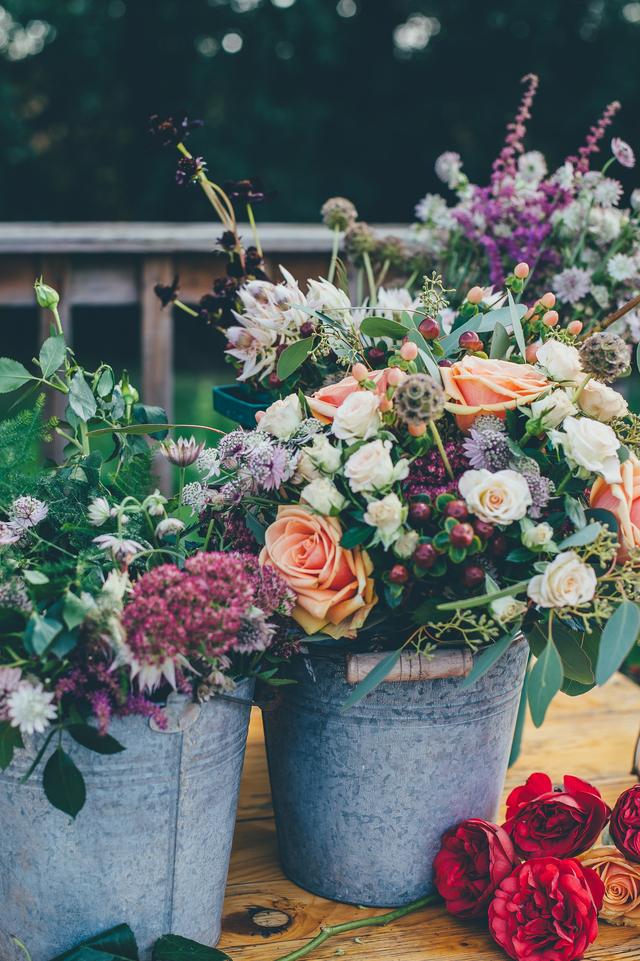 逛花市的季节，该怎么用鲜花装点你的家？