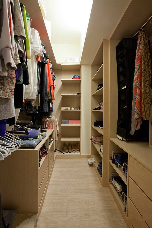 依据不同的衣物配件，都能找到分门别类的收纳空间，让生活变得井然有序。