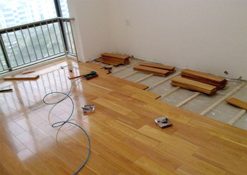 15个平方木地板的话大概多少钱|我的卧室只有15个平方，如果贴木地板要花多少钱