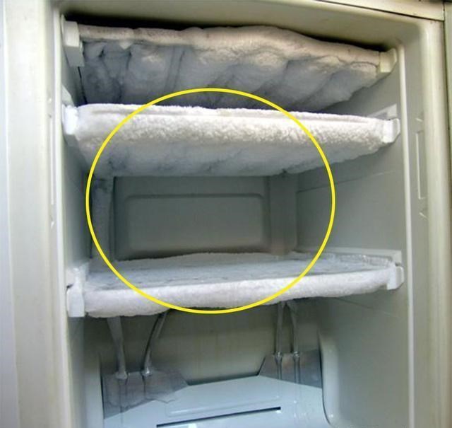 冰箱结冰根本不用愁，1条毛巾就能搞定，冰箱3年不结冰！