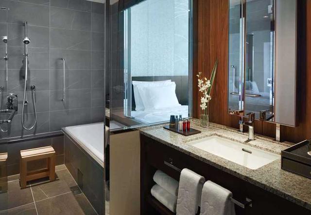 酒店的浴室为什么都是透明的？设计的人太聪明！