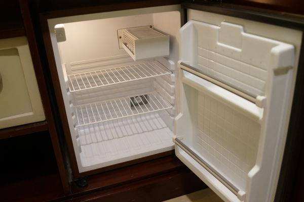 冰箱搬动后多久可以通电