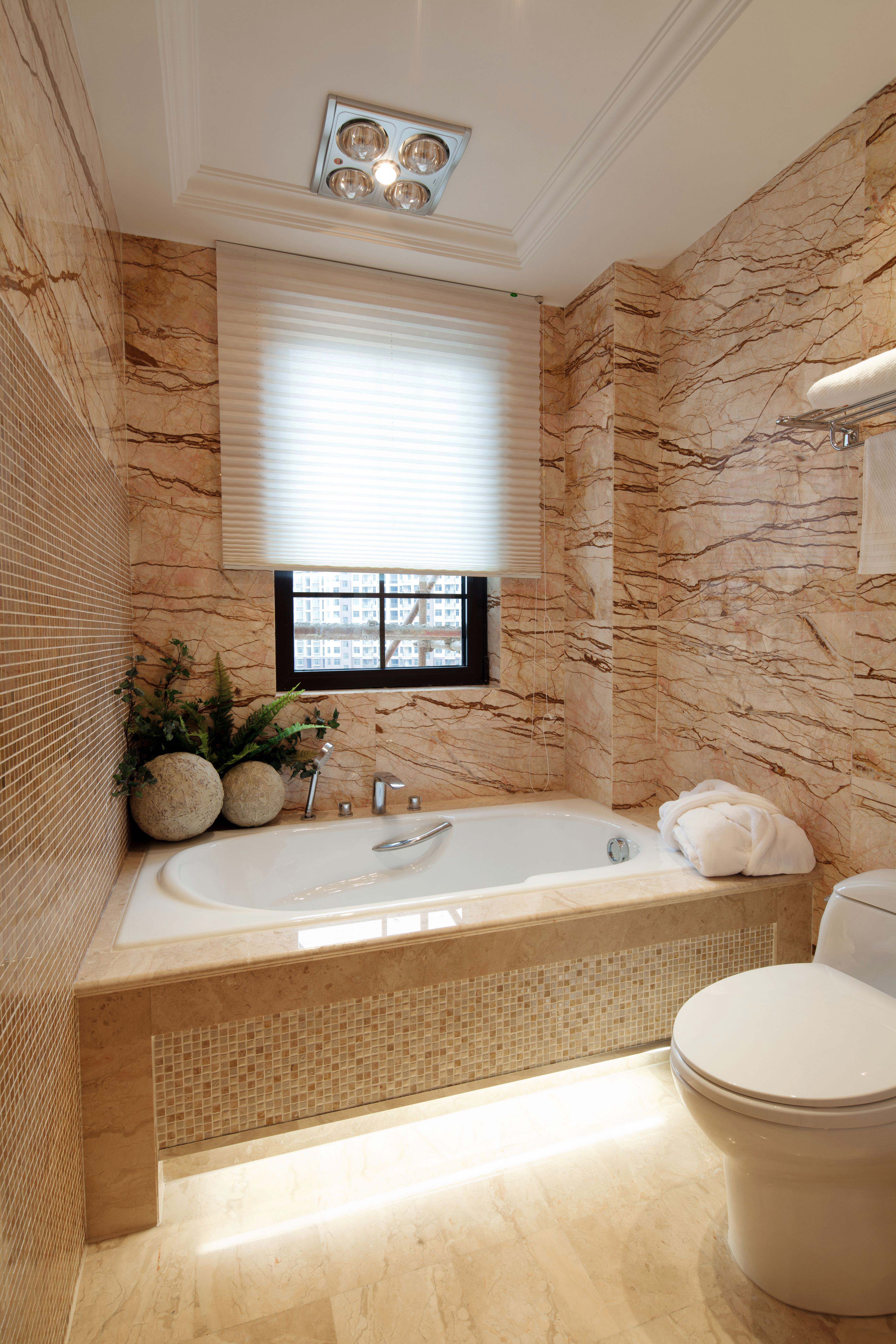 150平欧式风格三居装修浴缸设计图