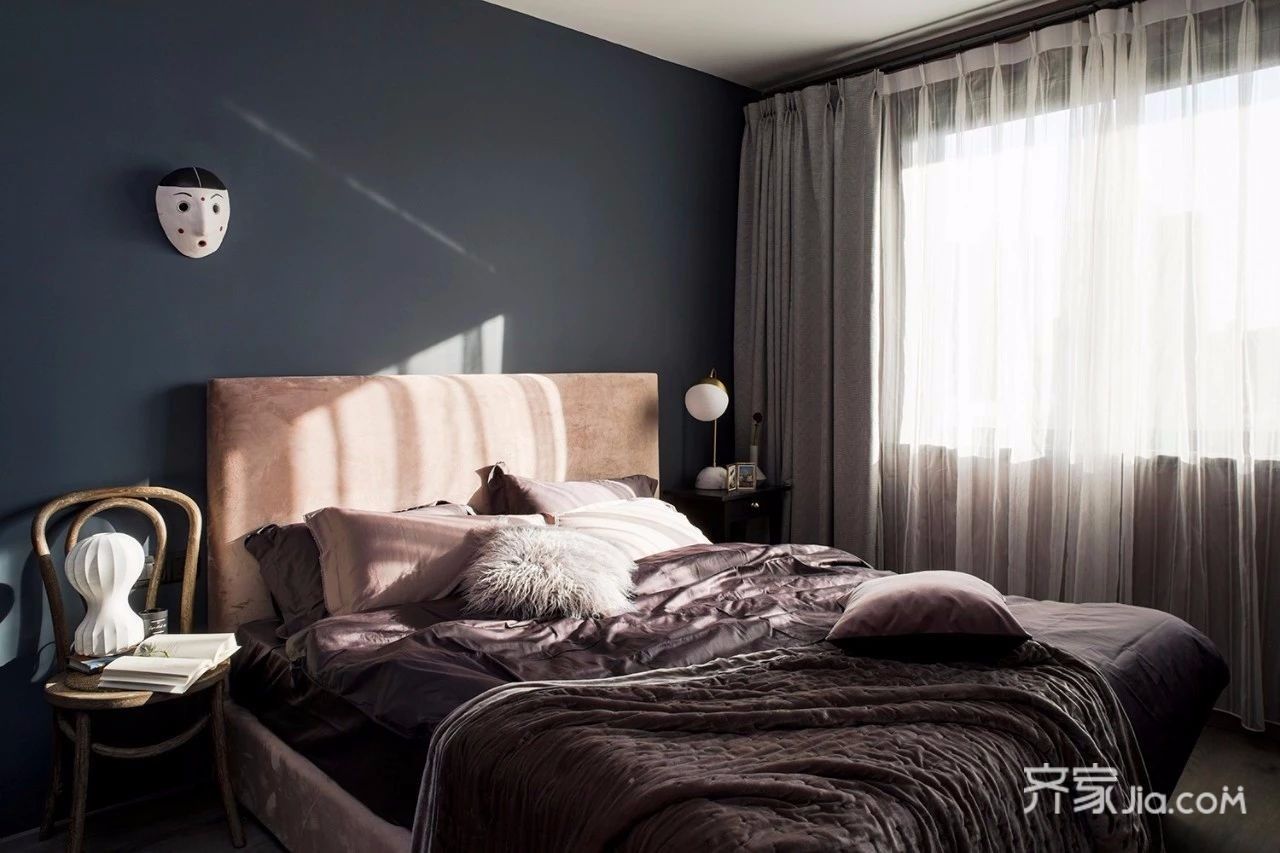 110混搭三房装修效果图,黑色天花,暗色卧室装修案例效果图-齐家网