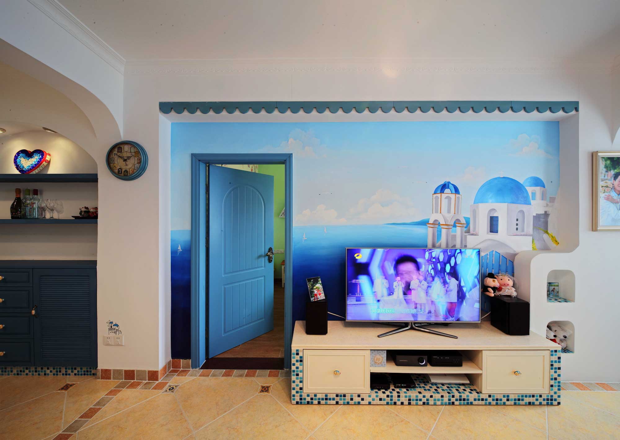 地中海风格二居室电视背景墙装修效果图