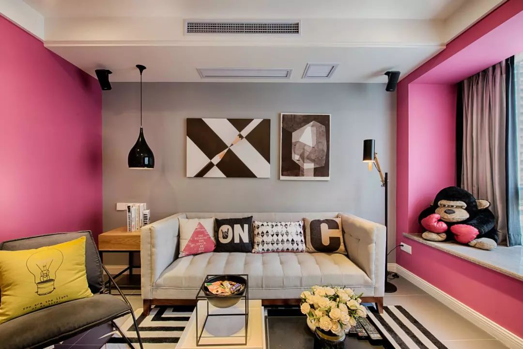 70平米装修,二居室装修,混搭风格,5-10万装修,粉色,沙发背景墙,沙发,飘窗,灰色