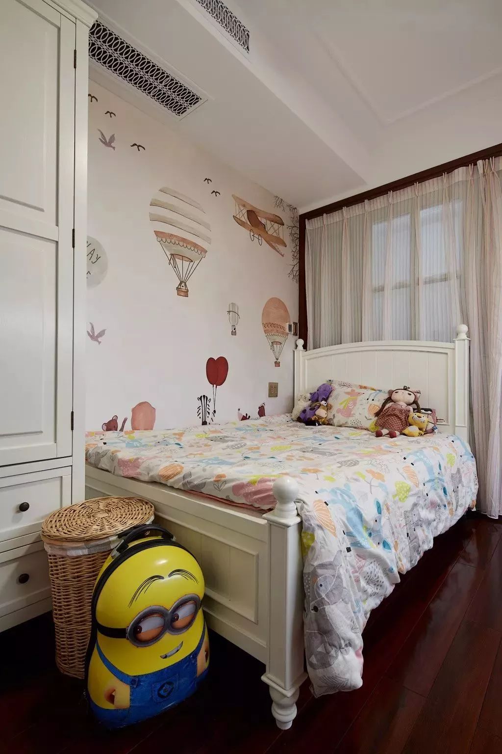 卧室面积小靠墙放床儿童房这样设计你家宝贝自然喜欢