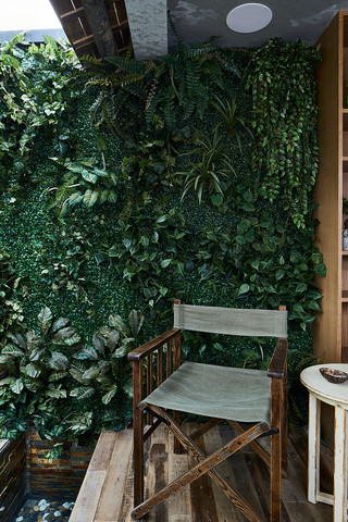 大户型复古风公寓装修绿植墙效果图