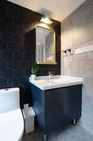 现代北欧风三居室装修浴室柜设计