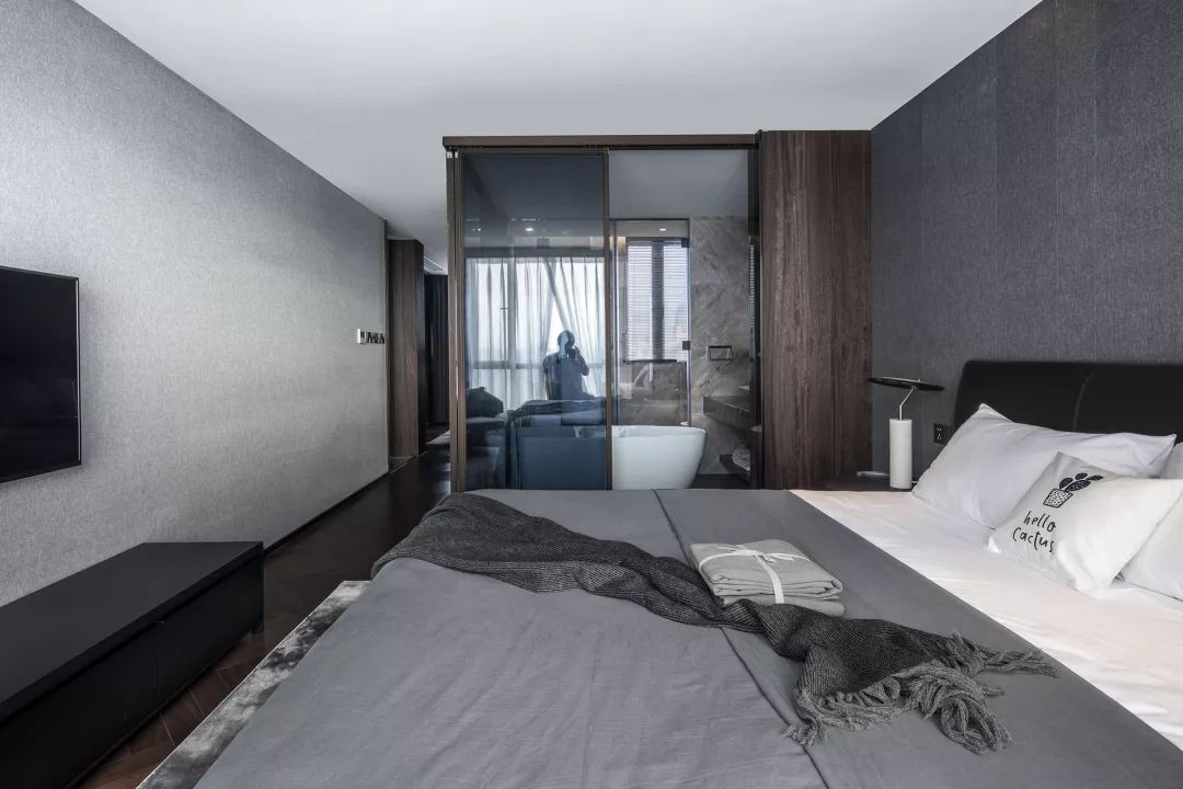 现代轻奢,暗色系的主体