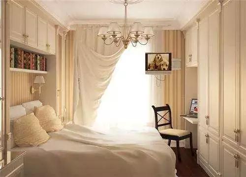 卧室面积太小怎么装修呢？不妨试试这样装修，温馨浪漫不压抑！