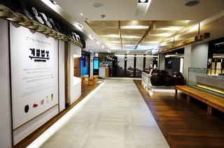 韩式自助餐厅走道装修设计图