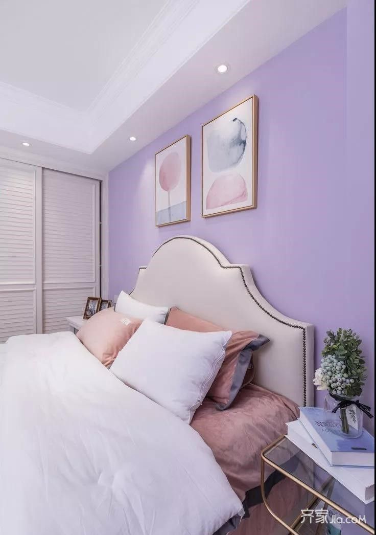主卧紫色床头背景墙,搭配粉色窗帘,优雅梦幻又迷人!