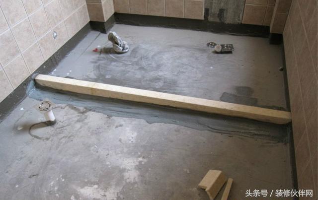 卫生间挡水条应该粘在地砖上还是嵌入地砖里？要弄明白哦！