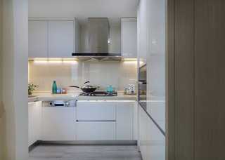 130平现代三居室厨房装修效果图
