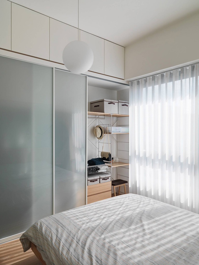 日式极简风二居卧室衣柜装修效果图