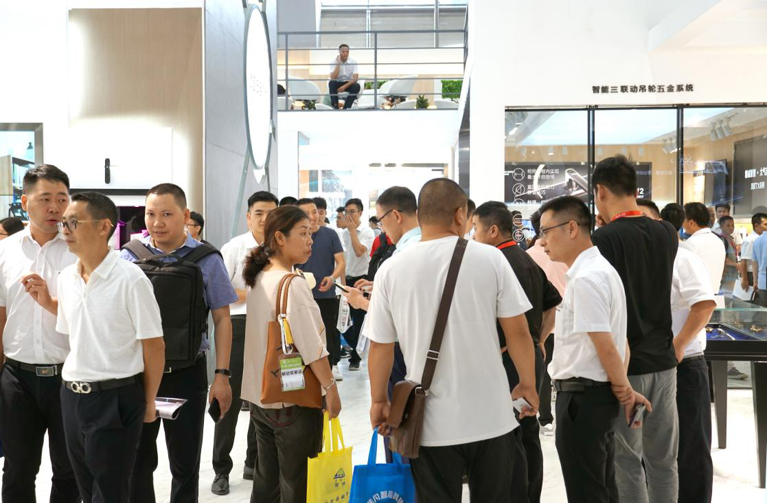 顶固安全门锁建博会展馆内景