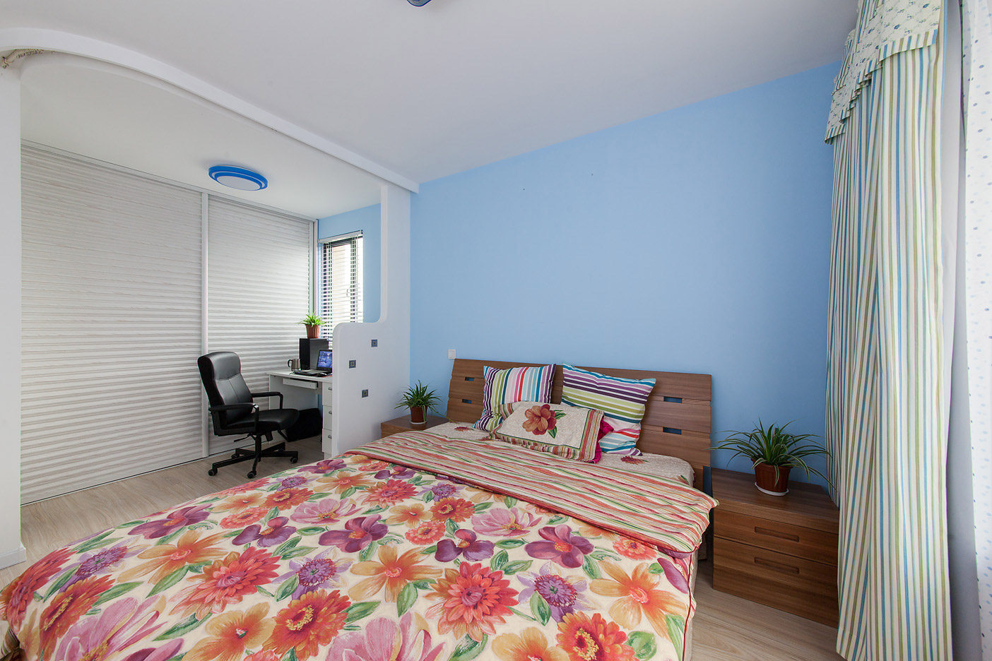 二居室装修,90平米装修,地中海风格,5-10万装修,卧室背景墙,蓝色