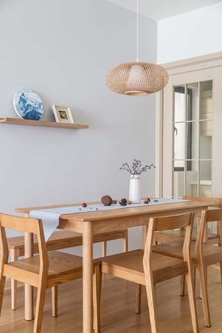 90平木质日式三居装修餐桌椅设计图