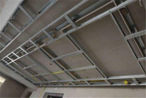 轻钢龙骨吊顶灯槽的做法是什么