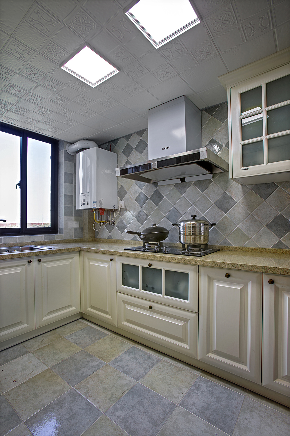 三居室美式风格厨房装修设计图