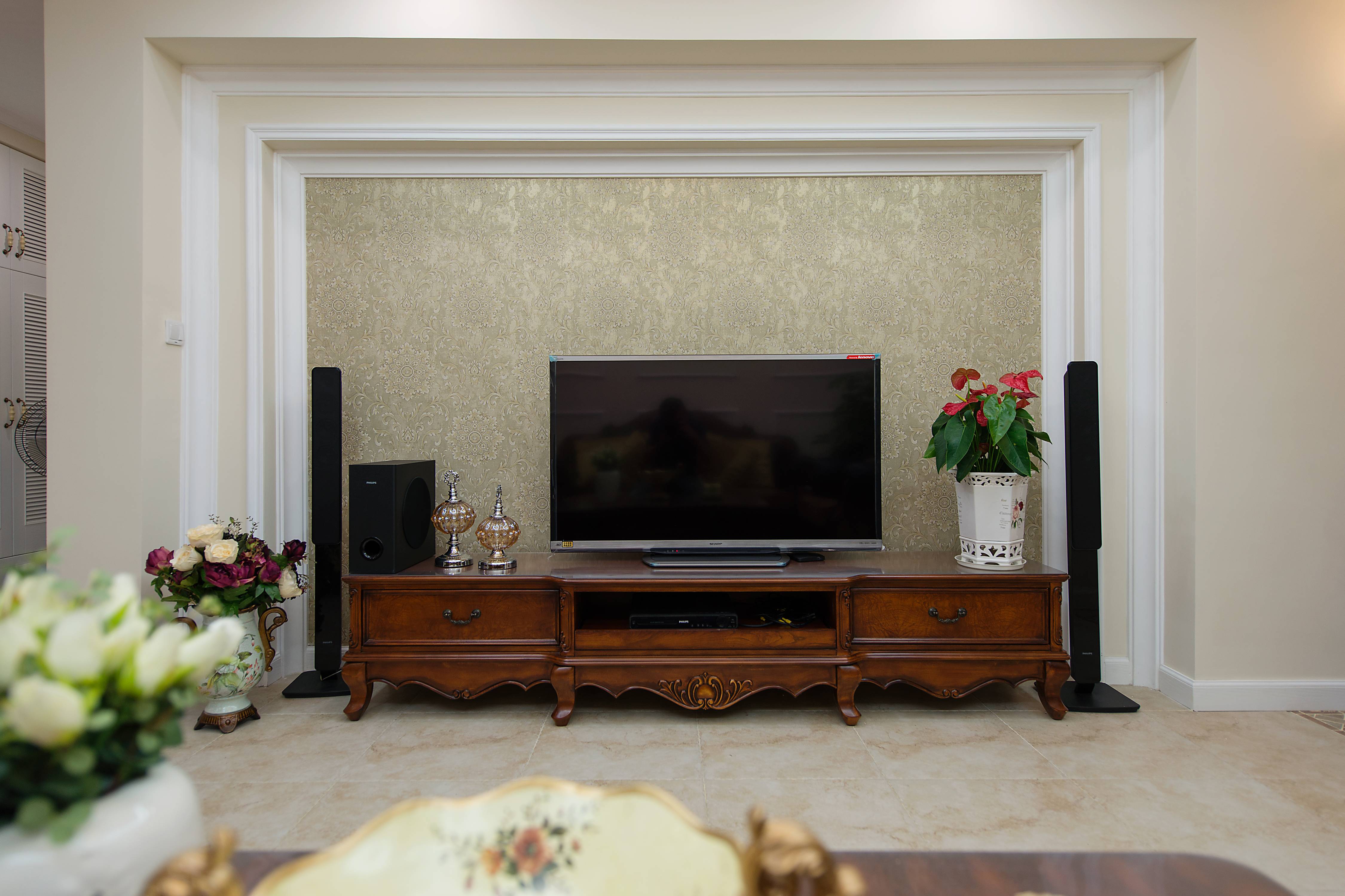美式古典别墅电视背景墙装修效果图