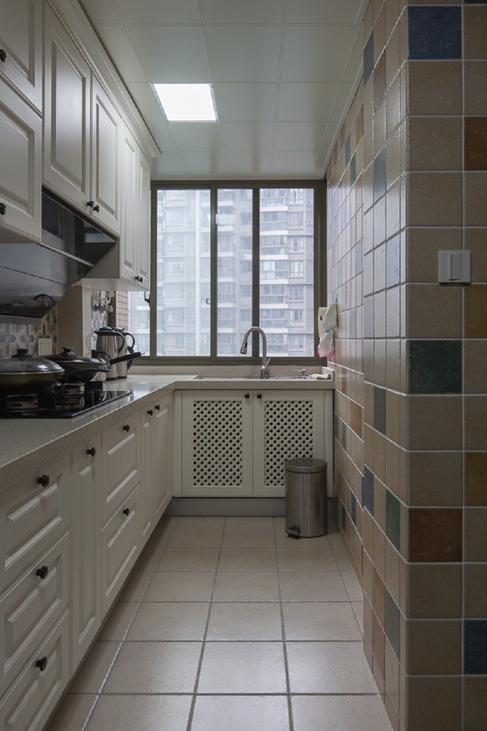 现代简约四居室厨房装修效果图