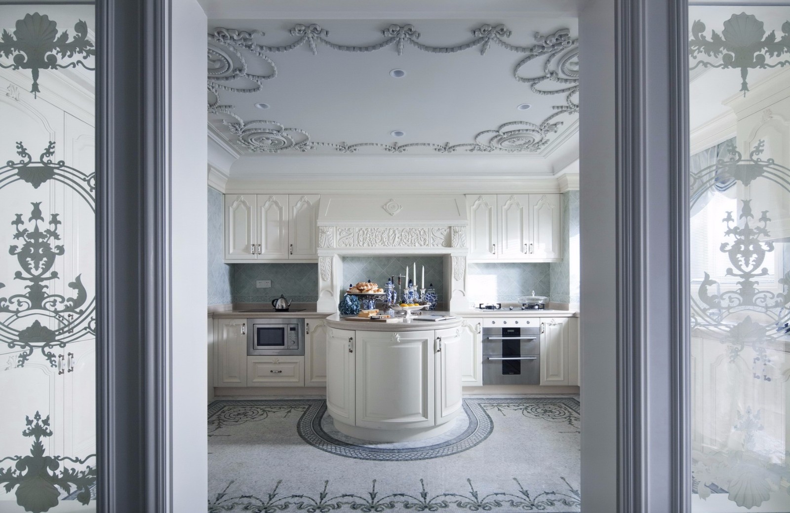 法式古典别墅厨房装修效果图