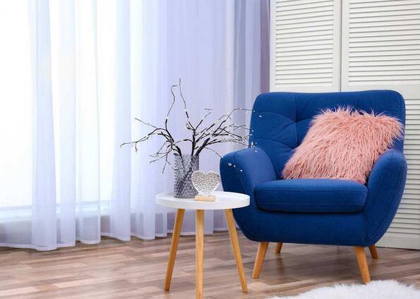 蓝色窗帘搭配沙发颜色图片