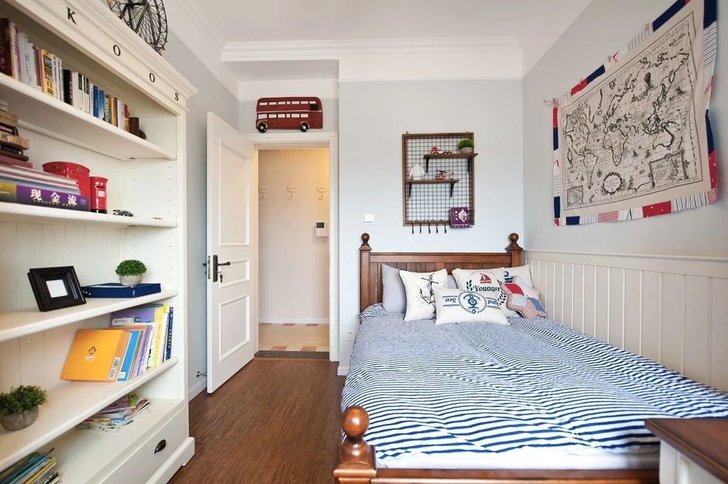 面积小的卧室床靠墙布置实用宽敞舒适