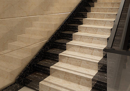 一般情况下,楼梯的踢脚距离为十二厘米,瓷砖的缝隙宽为两毫米,所以