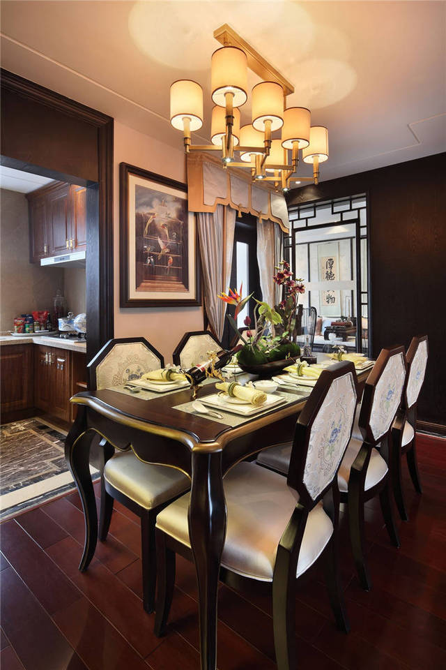 中式古典四居餐厅装修效果图 古典风格四居室中式