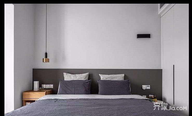 延续客厅的灰色系,床头是整体定制护墙板靠背