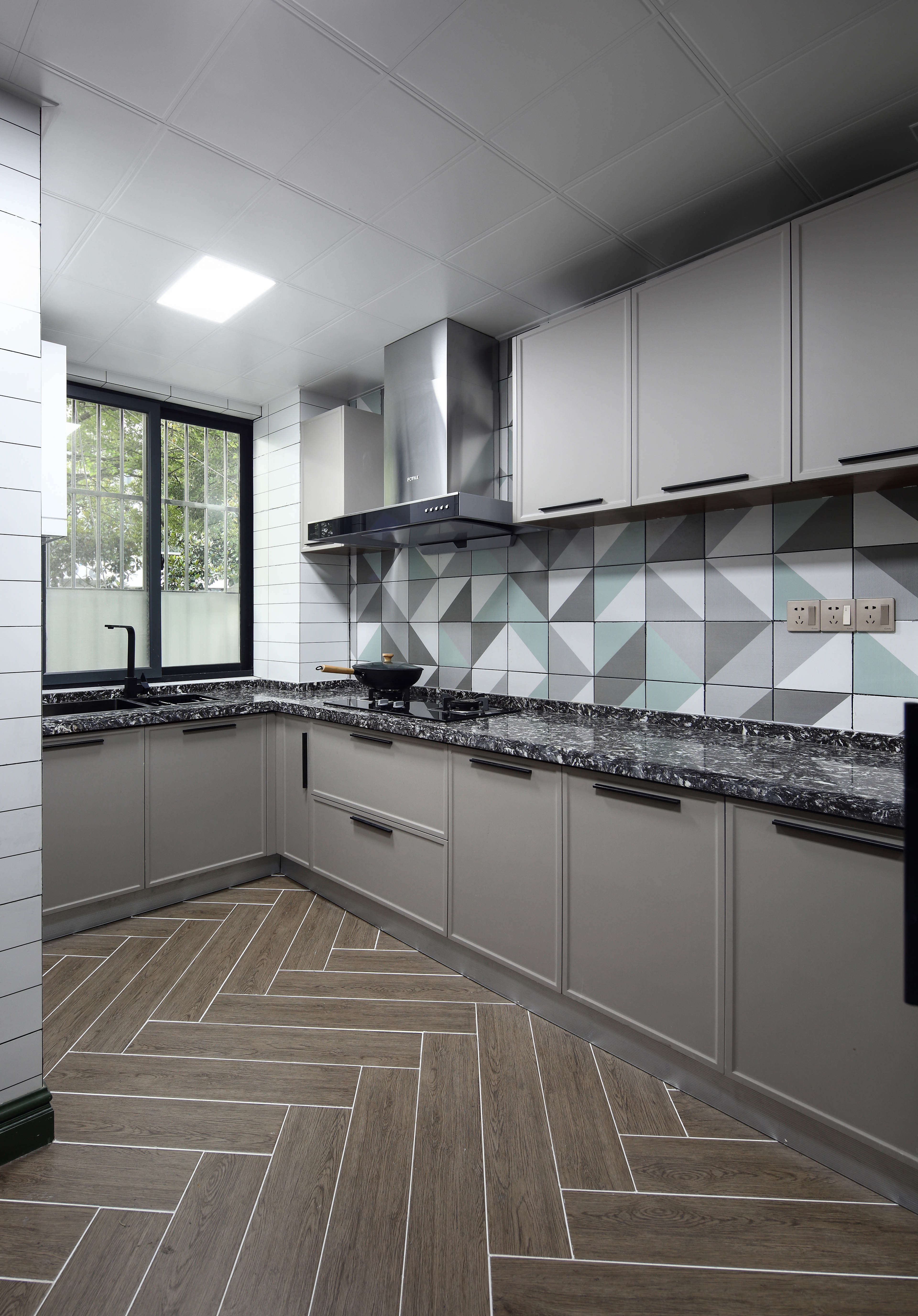 140平美式风厨房装修效果图