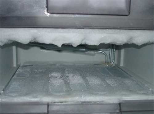 冰箱冷冻室排水口在哪