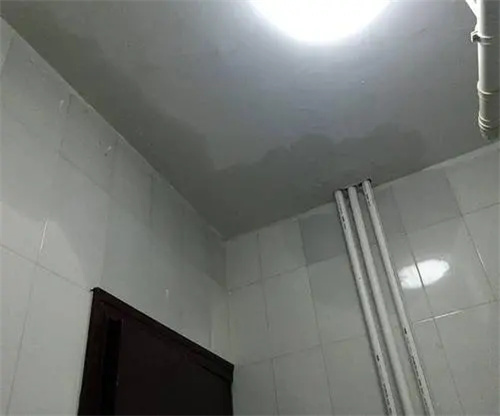 卫生间房顶漏水是什么原因