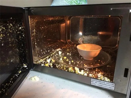 微波炉里面火花是怎么回事