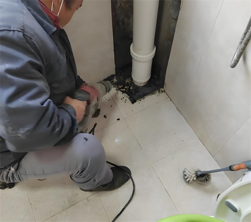 卫生间主管道漏水归物业管吗(图3) 卫生间主管道漏水归物业管吗(图3)